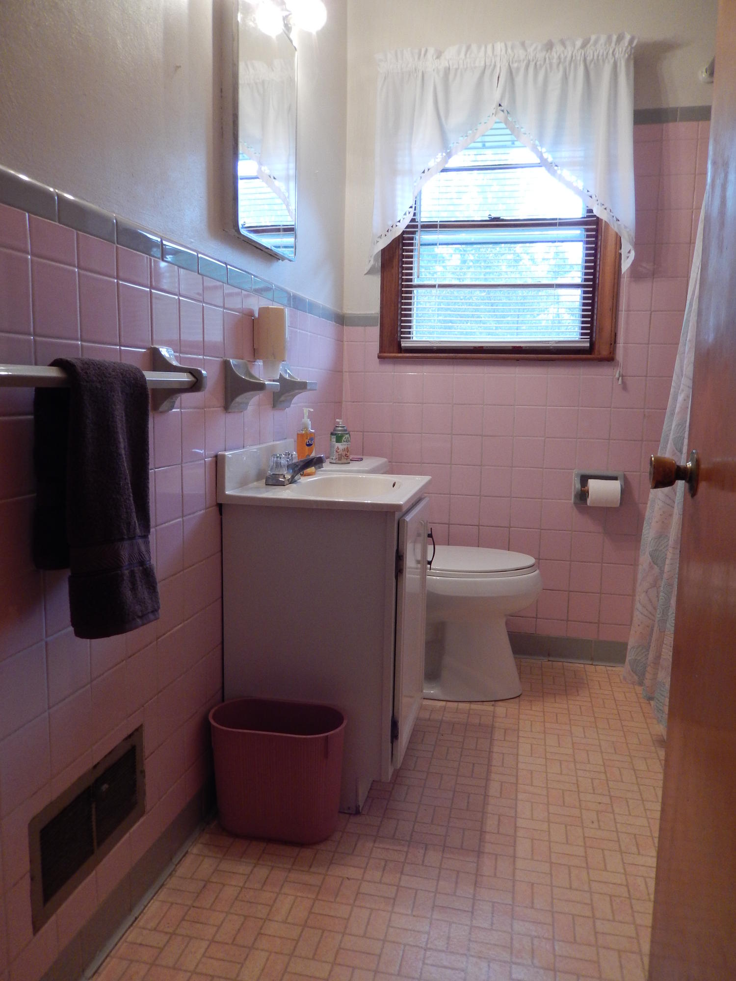 122 Blue Ridge Drive Blue Ridge, VA 24064 - Photo 14 of 24 Full bath