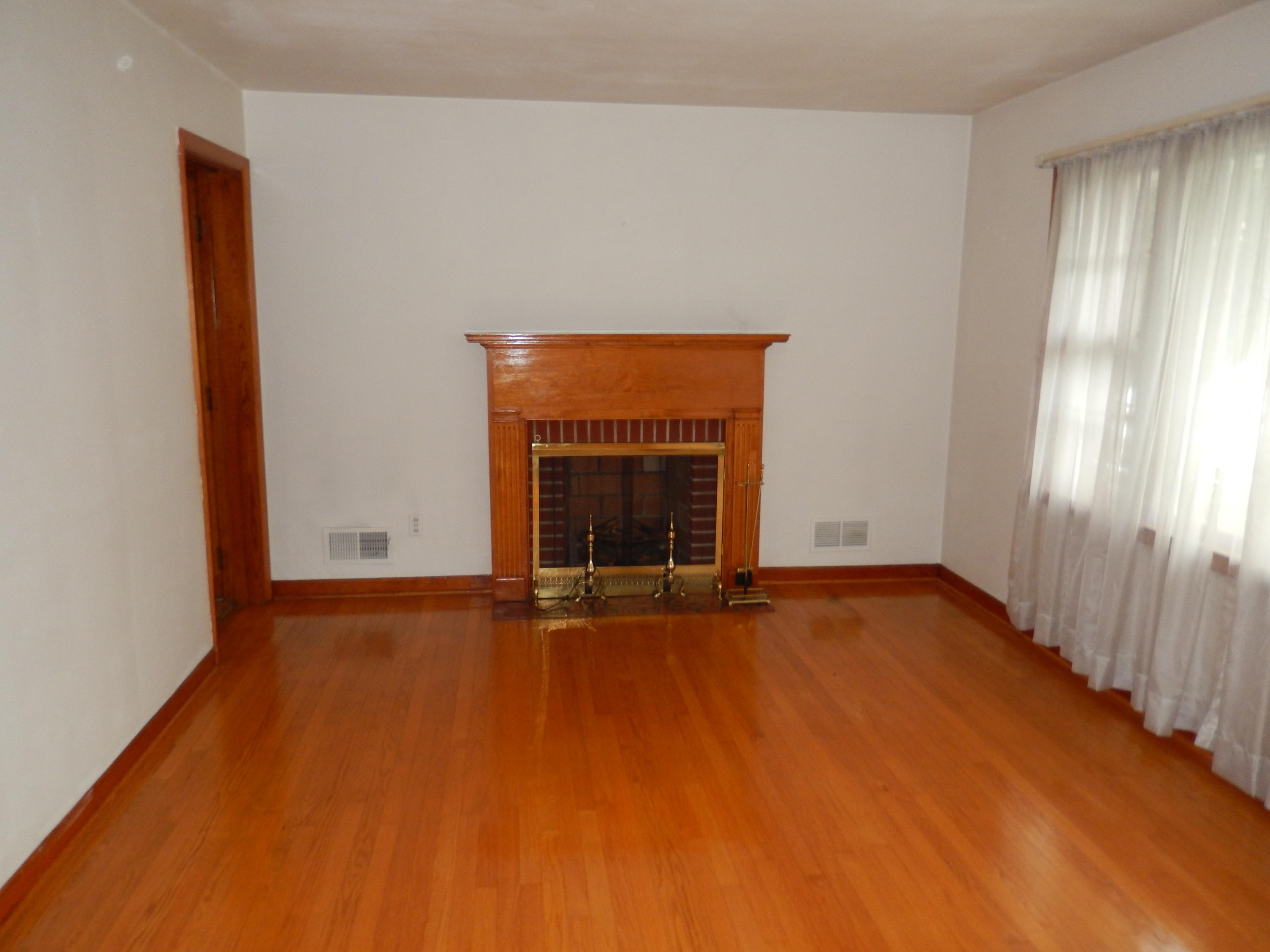 122 Blue Ridge Drive Blue Ridge, VA 24064 - Photo 4 of 24 Living Room