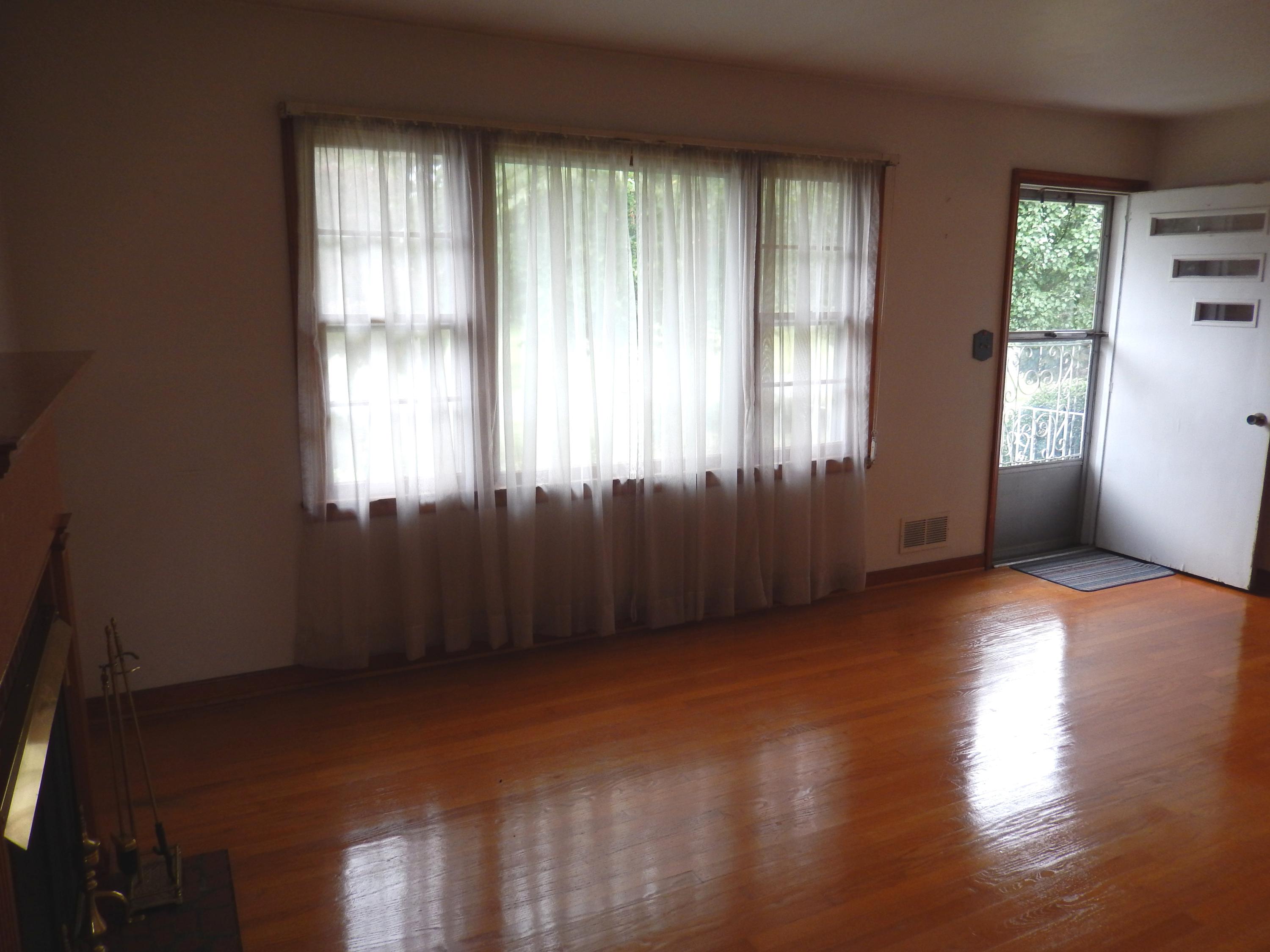 122 Blue Ridge Drive Blue Ridge, VA 24064 - Photo 5 of 24 Living Room