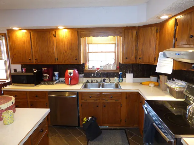 $317,500 | 1700 North Redbud Drive, Frankfort, IN 46041