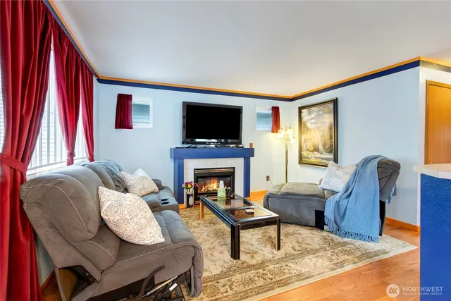 $379,950 | 11229 3rd Ave Court East, Tacoma, WA 98445