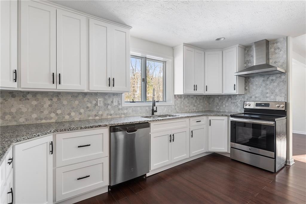 8187 Sargent Road Indianapolis, IN 46256 - Photo 4 of 27 Gallery Image 4