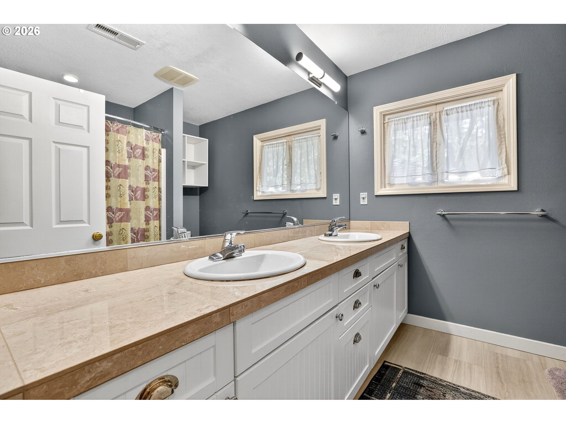 1620 Southwest Maplecrest Drive Portland, OR 97219 - Photo 26 of 48 Bathroom