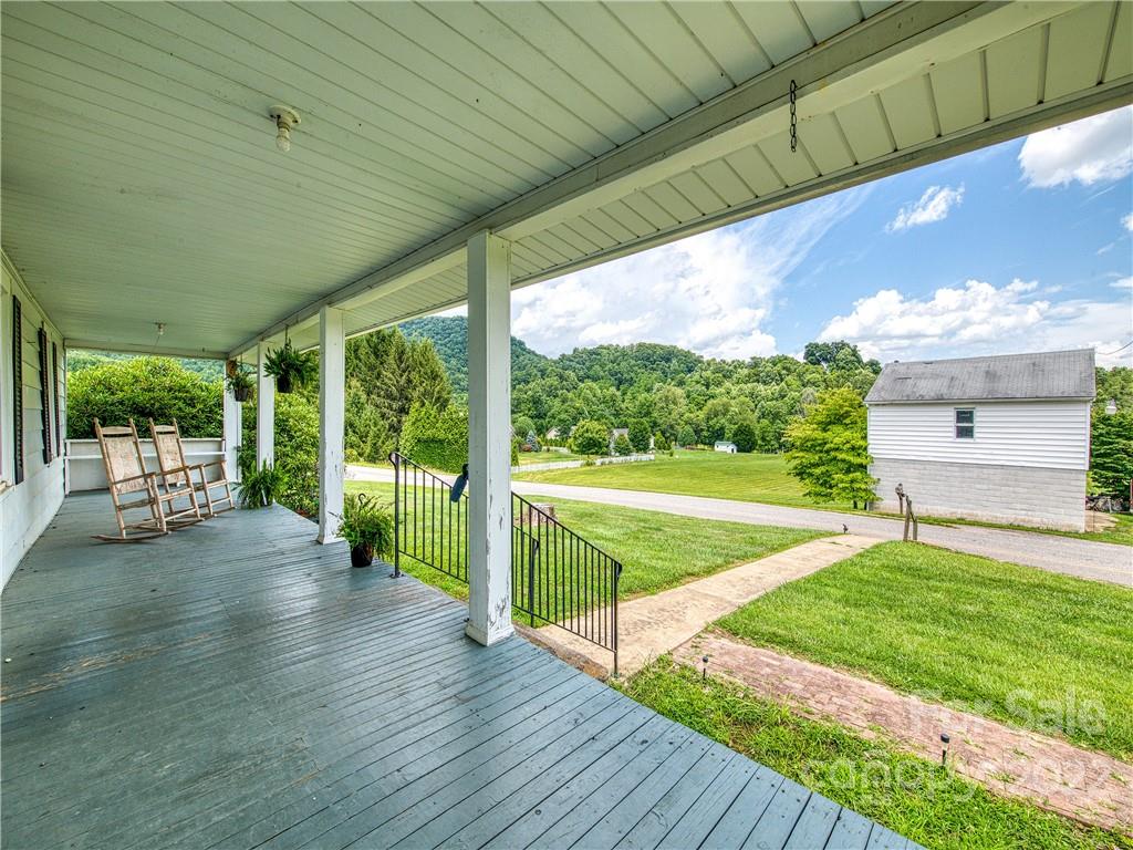 561 Peters Cove Road Waynesville, NC 28786 - Photo 5 of 36