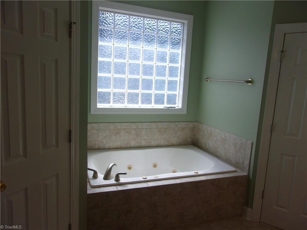 4423 Hunter Oaks Court High Point, NC 27265 - Photo 18 of 48