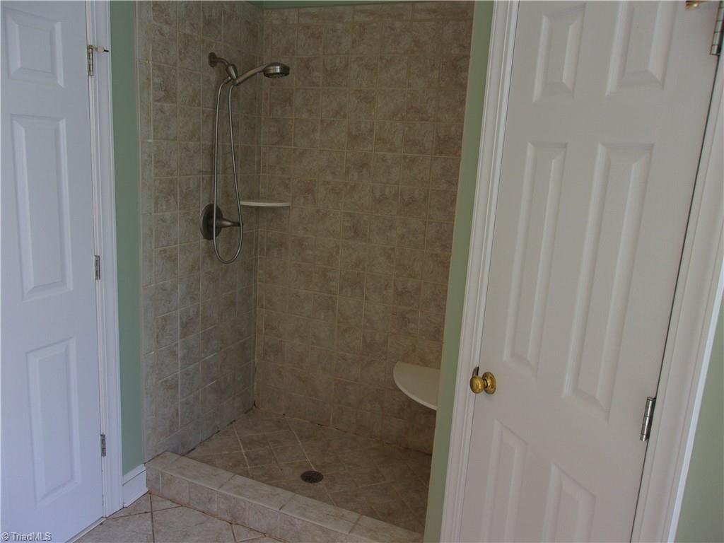 4423 Hunter Oaks Court High Point, NC 27265 - Photo 19 of 48