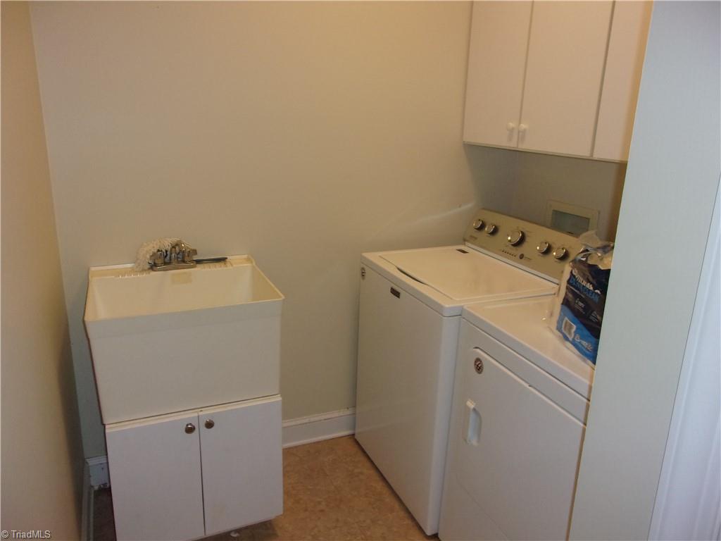 4423 Hunter Oaks Court High Point, NC 27265 - Photo 34 of 48