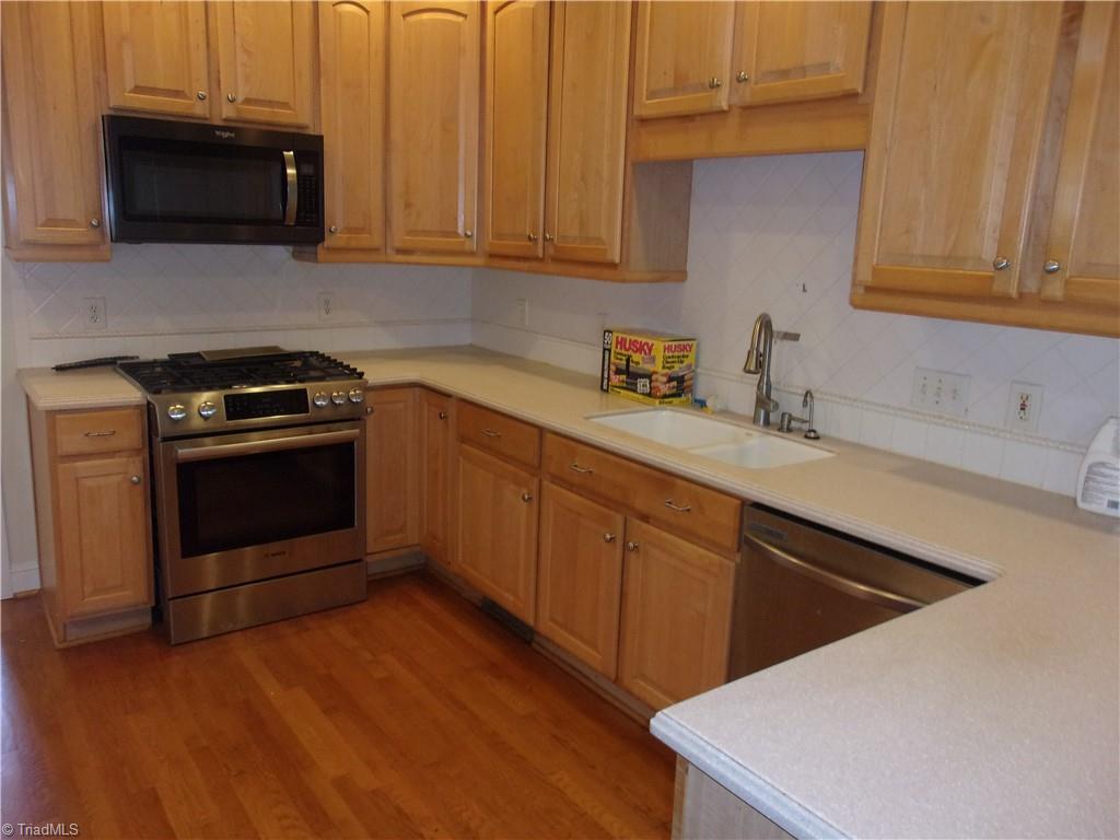 4423 Hunter Oaks Court High Point, NC 27265 - Photo 7 of 48