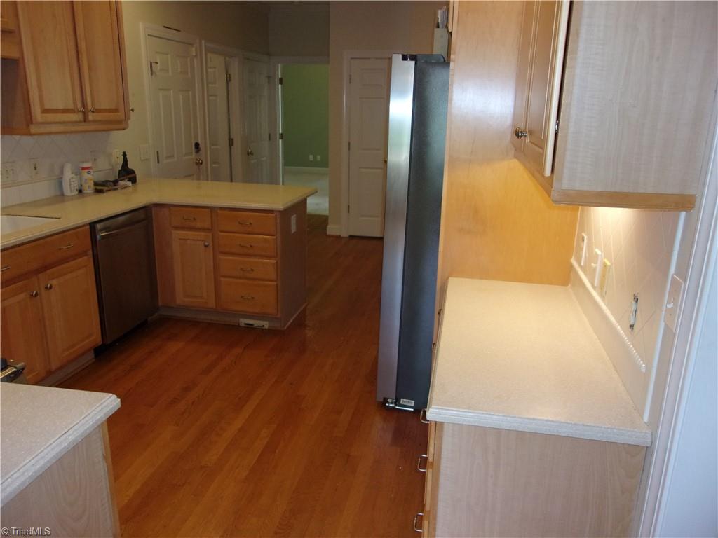 4423 Hunter Oaks Court High Point, NC 27265 - Photo 8 of 48