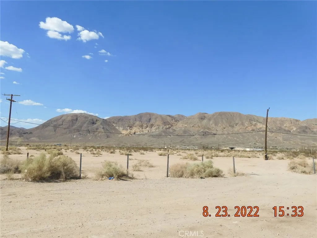 0 West Williams Street Yermo, CA 92398 - Photo 5 of 7 a view of a dry yard with a tree