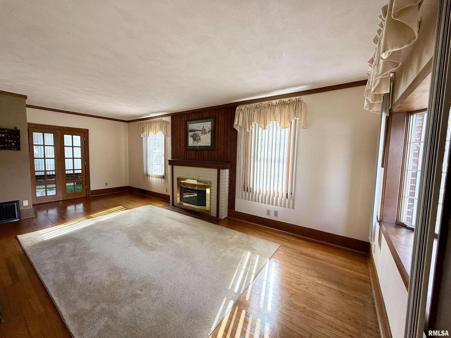 2340 7th Street East Moline, IL 61244 - Photo 2 of 26 an empty room with windows