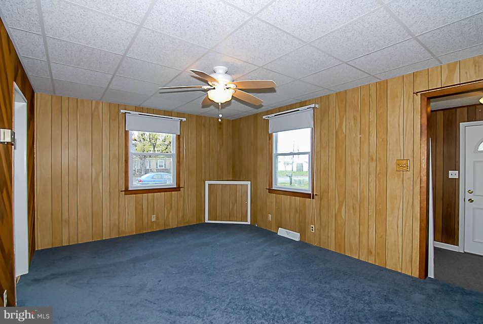 8233 Bullneck Road Baltimore, MD 21222 - Photo 11 of 28 Living Room