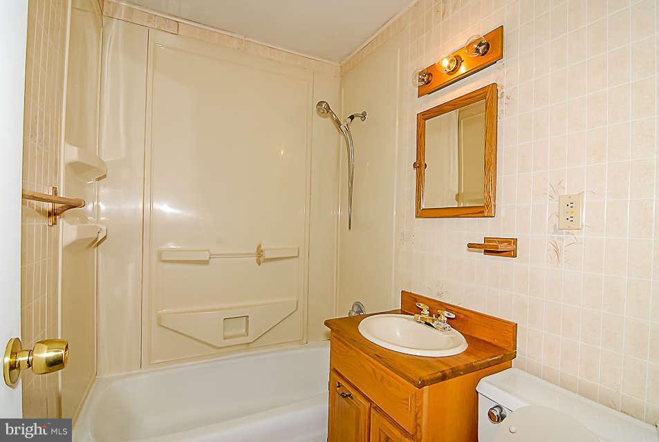 8233 Bullneck Road Baltimore, MD 21222 - Photo 21 of 28 Bath