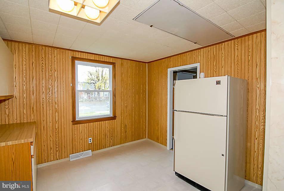 8233 Bullneck Road Baltimore, MD 21222 - Photo 6 of 28 Kitchen