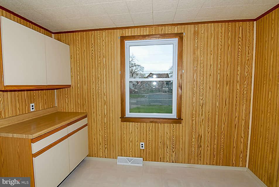8233 Bullneck Road Baltimore, MD 21222 - Photo 7 of 28 Interior (General)