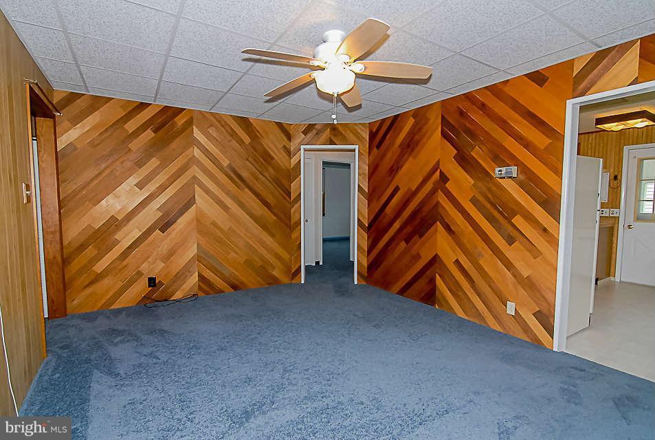 8233 Bullneck Road Baltimore, MD 21222 - Photo 9 of 28 Living Room