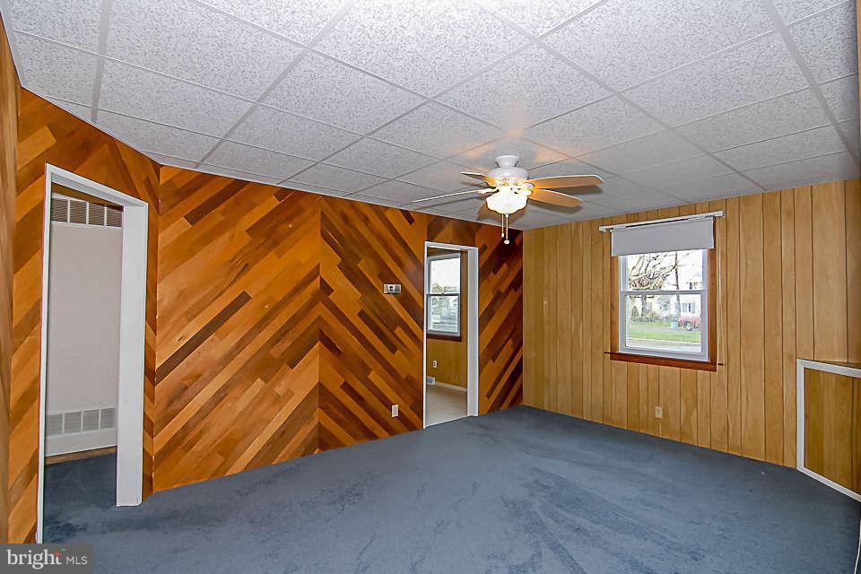 8233 Bullneck Road Baltimore, MD 21222 - Photo 10 of 28 Living Room