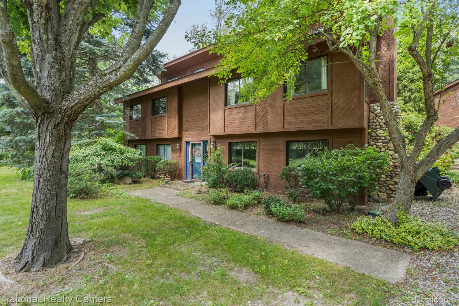 1951 Harvey Lake Road Highland, MI 48356 - Photo 10 of 39 Gallery Image 10