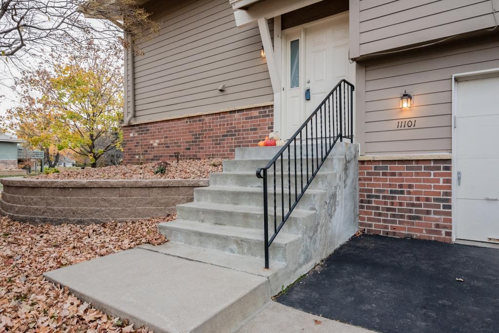 11101 Xavier Road South Bloomington, MN 55437 - Photo 4 of 22