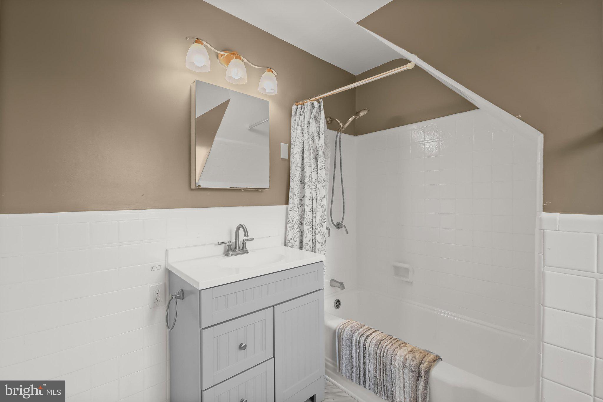16510 Batchellors Forest Road Olney, MD 20832 - Photo 39 of 107 Upper Level Bath