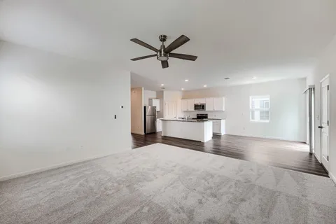 $2,250 | 124 Mullen Way, Taylor, TX 76574