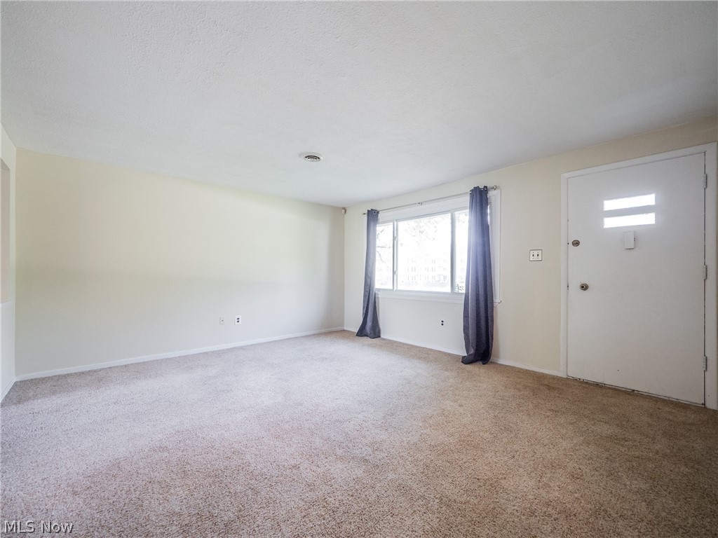 21268 Sheldon Road Brook Park, OH 44142 - Photo 4 of 35