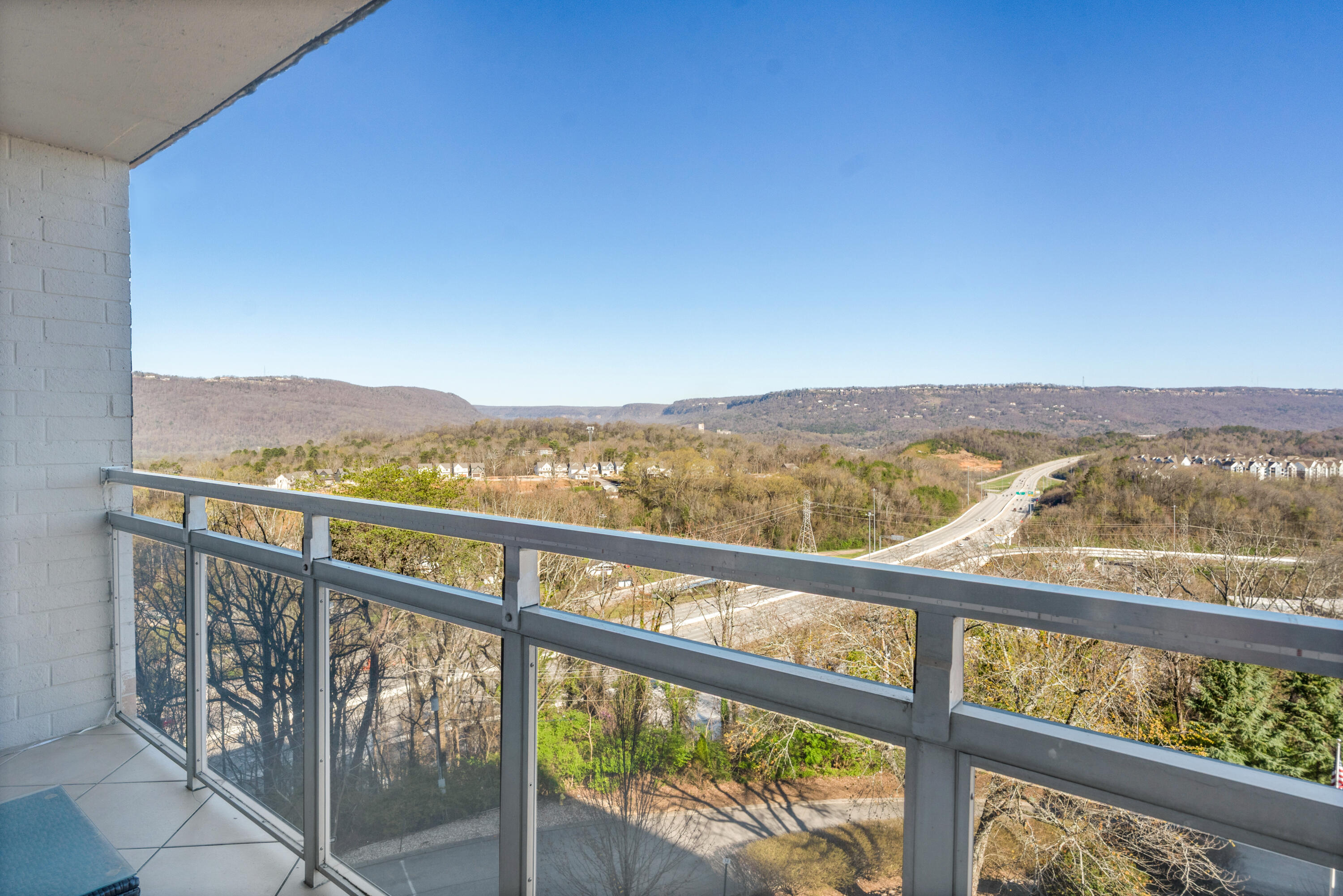 1131 Stringers Ridge Road, Unit 8K Chattanooga, TN 37405 - Photo 17 of 51 24 - 1131 Stringers Ridge 8k - Balcony