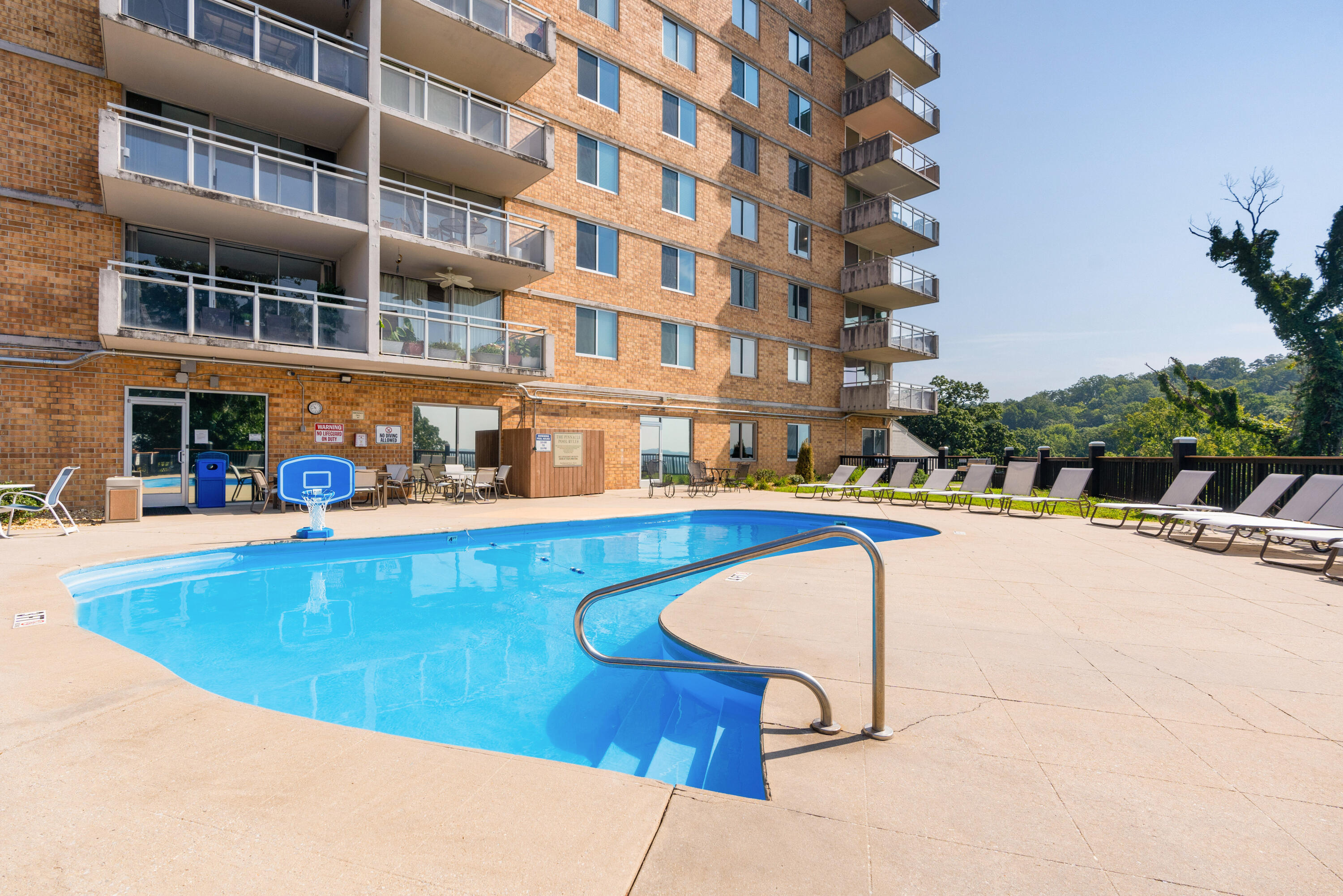 1131 Stringers Ridge Road, Unit 8K Chattanooga, TN 37405 - Photo 30 of 51 07 - Pinnacle - Pool