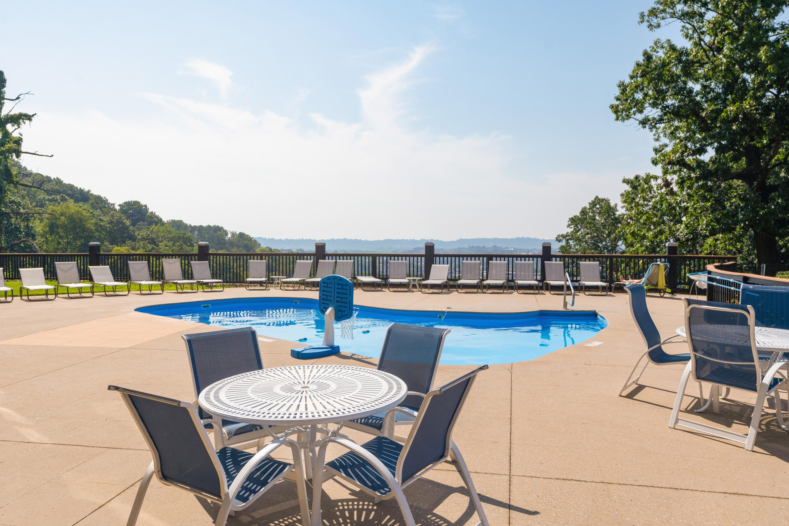1131 Stringers Ridge Road, Unit 8K Chattanooga, TN 37405 - Photo 31 of 51 06 - Pinnacle - Pool