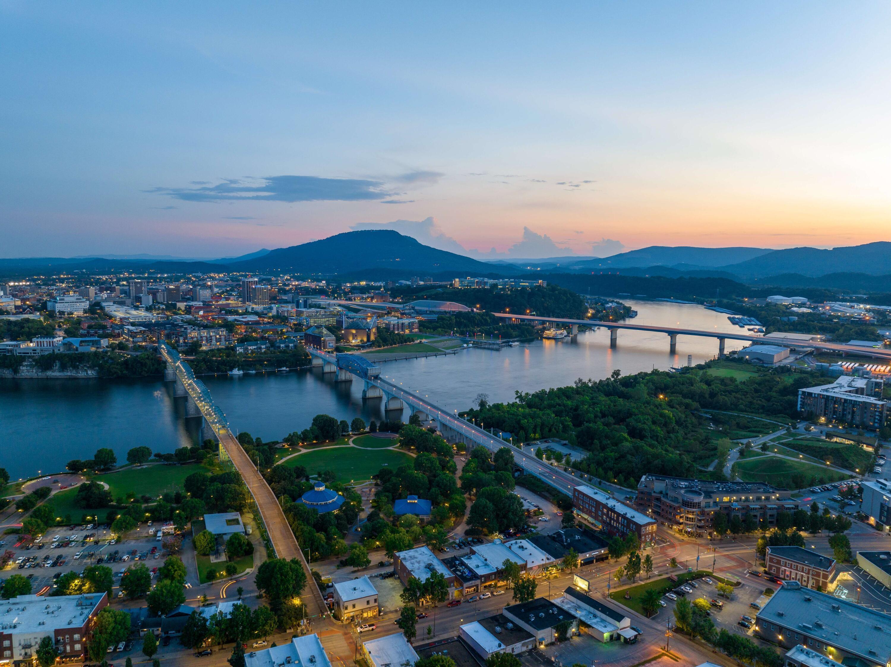 1131 Stringers Ridge Road, Unit 8K Chattanooga, TN 37405 - Photo 37 of 51 City - Sunset from Northshore (August202