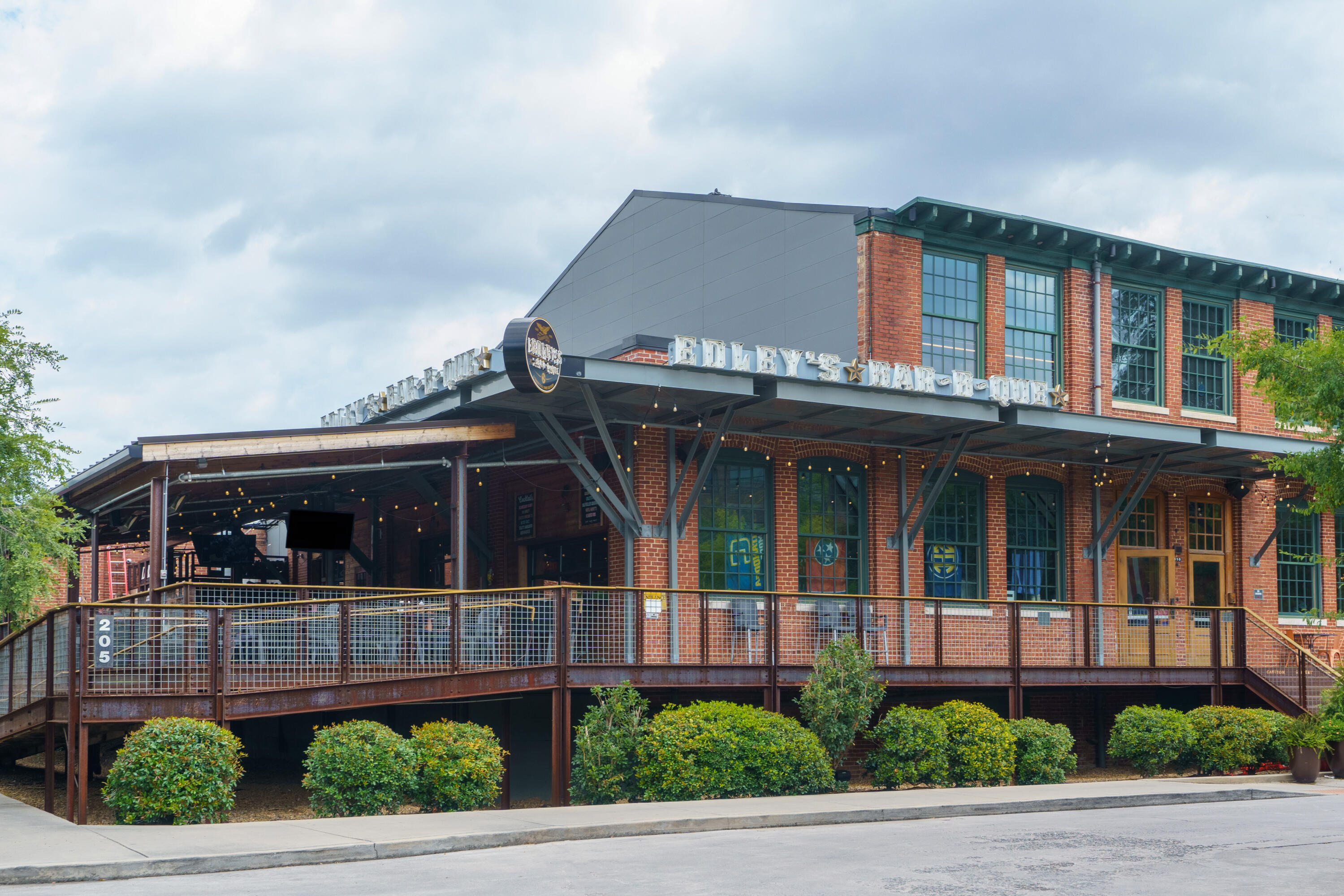 1131 Stringers Ridge Road, Unit 8K Chattanooga, TN 37405 - Photo 47 of 51 02 - North Shore - Edley_s BBQ