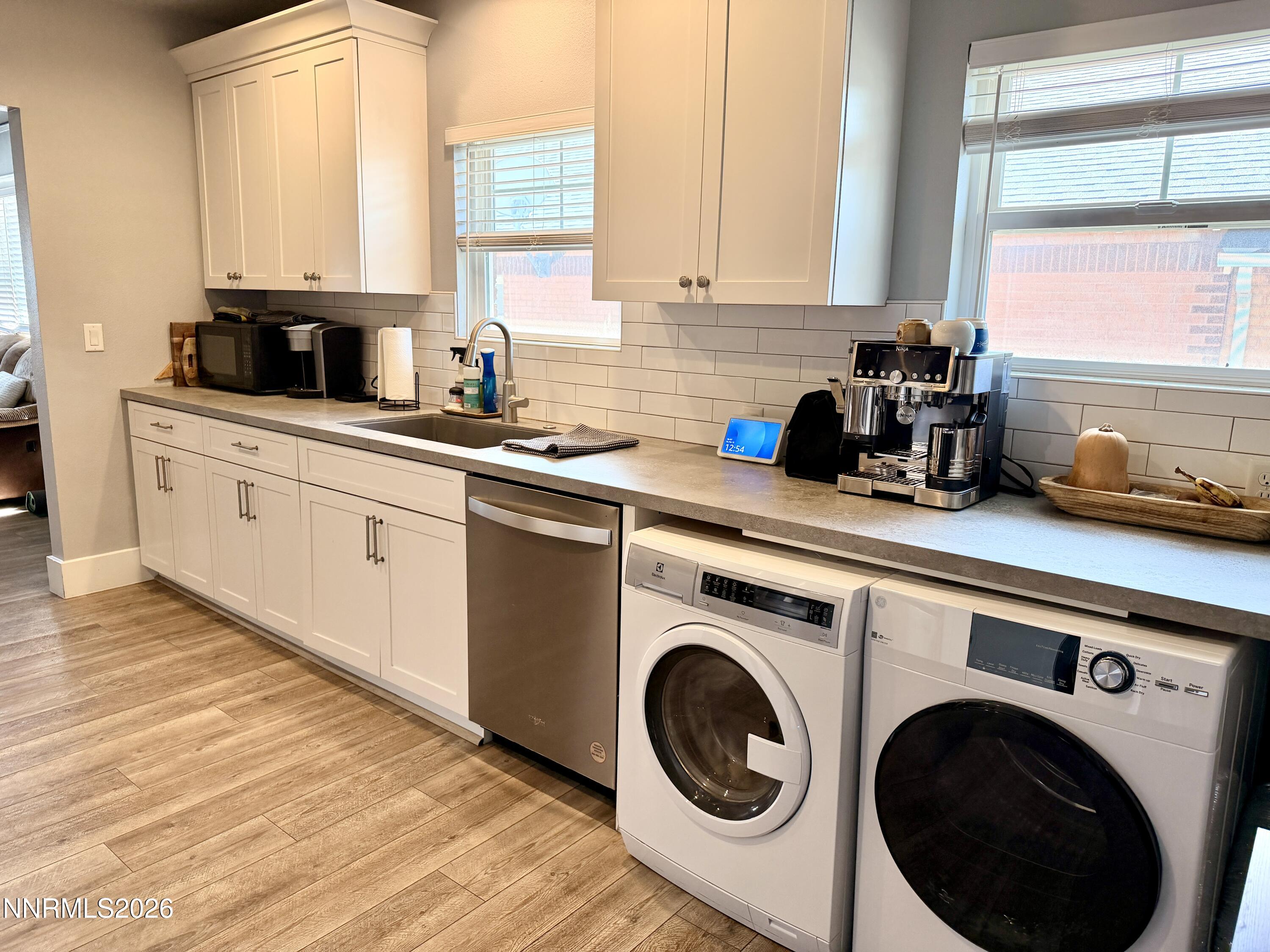 1311 Terrace Drive Reno, NV 89503 - Photo 14 of 33 3 bedroom unit kitchen occupied