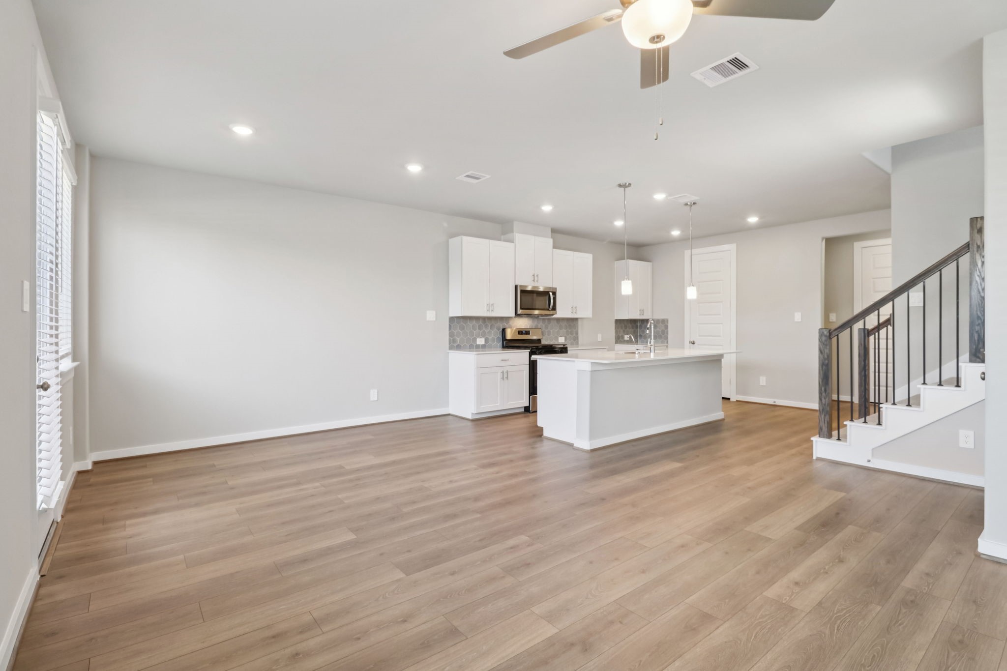 5933 Garnet Rdg Drive Houston, TX 77092 - Photo 5 of 28 Gallery Image 5