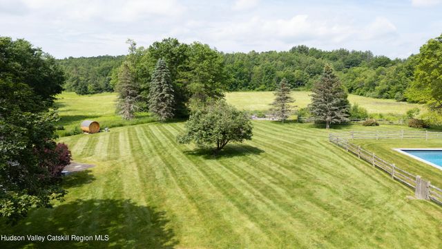 a view of yard with green space