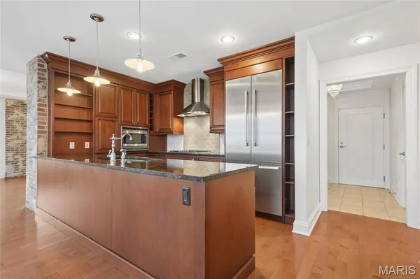 $945,000 | 232 North Kingshighway Boulevard, Unit 1209, St. Louis, MO 63108