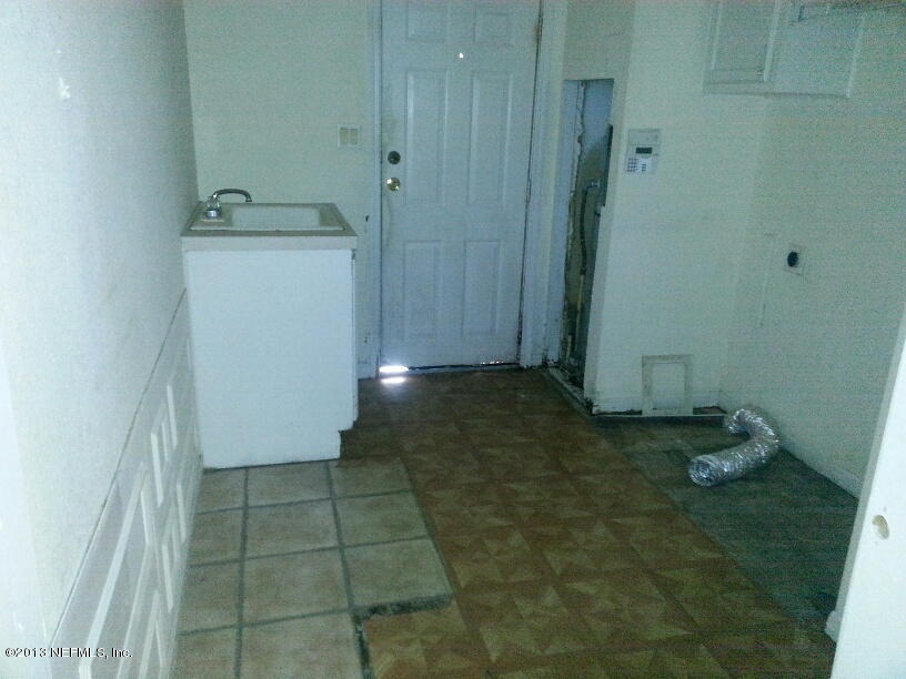 13365 Grover Road Jacksonville, FL 32226 - Photo 17 of 19 Laundry Room