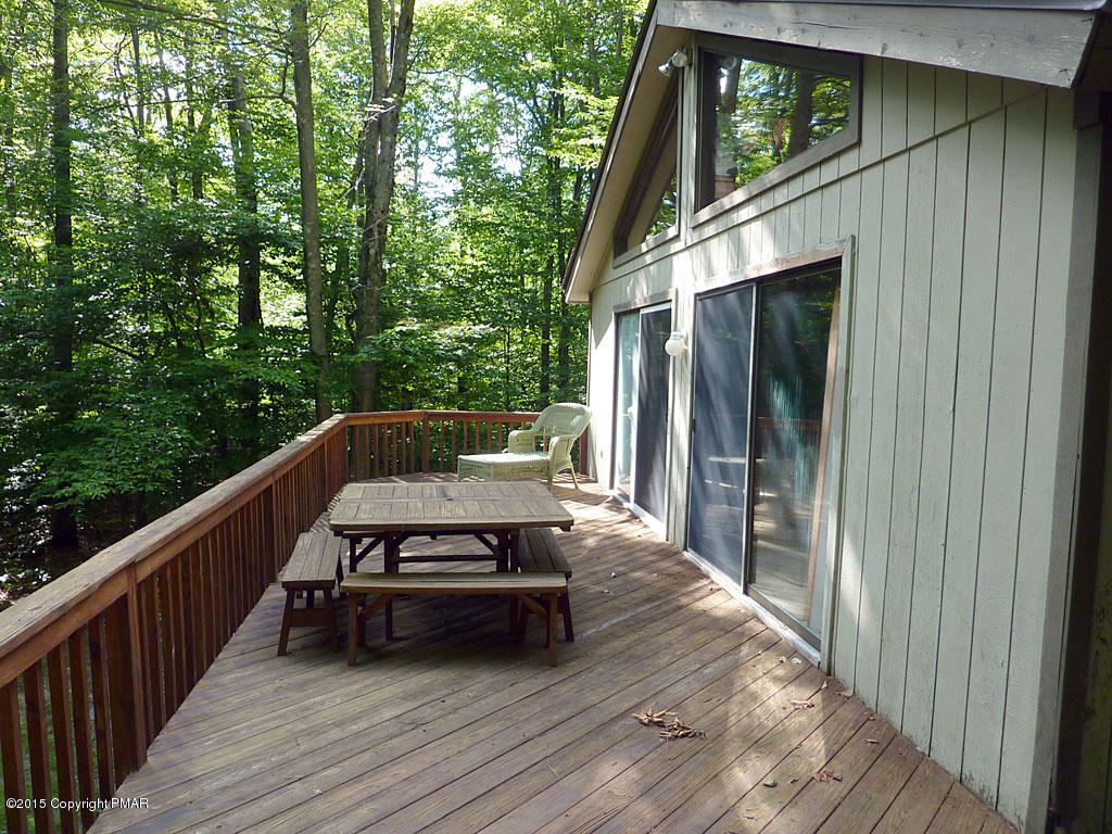 2134 Blue Ox Road Pocono Pines, PA 18350 - Photo 7 of 28 HochbergDeck
