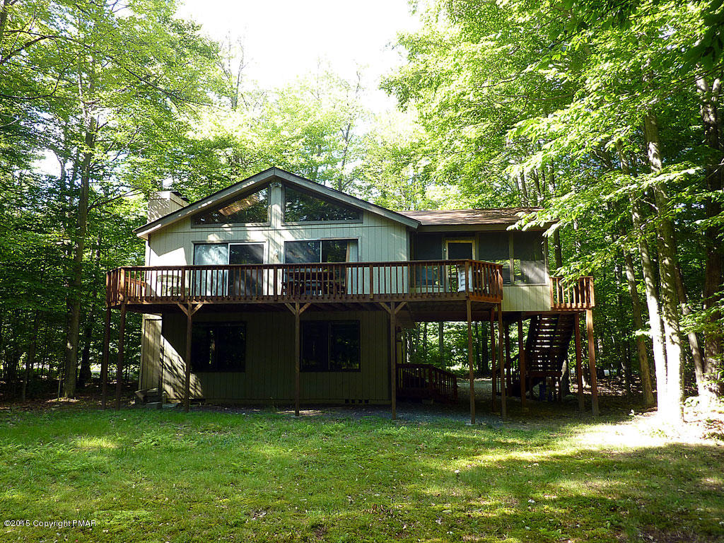 2134 Blue Ox Road Pocono Pines, PA 18350 - Photo 9 of 28 HochbergRearExterior