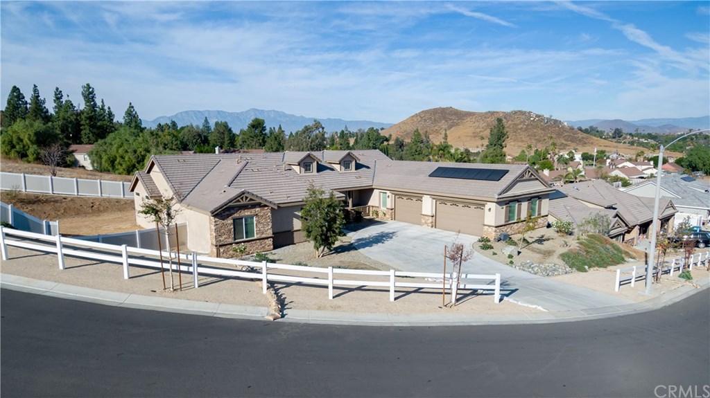 11225 Lindy Street Riverside, CA 92505 - Photo 1 of 56