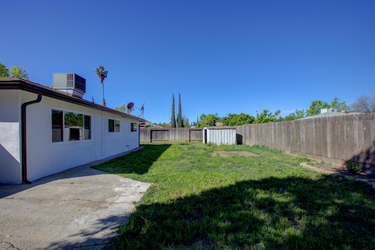 1673 Sacramento Drive Merced, CA 95348 - Photo 27 of 35 a backyard of a house with a garden and plants