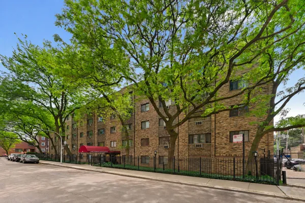$184,900 | 611 West Patterson Avenue, Unit 420, Chicago, IL 60613