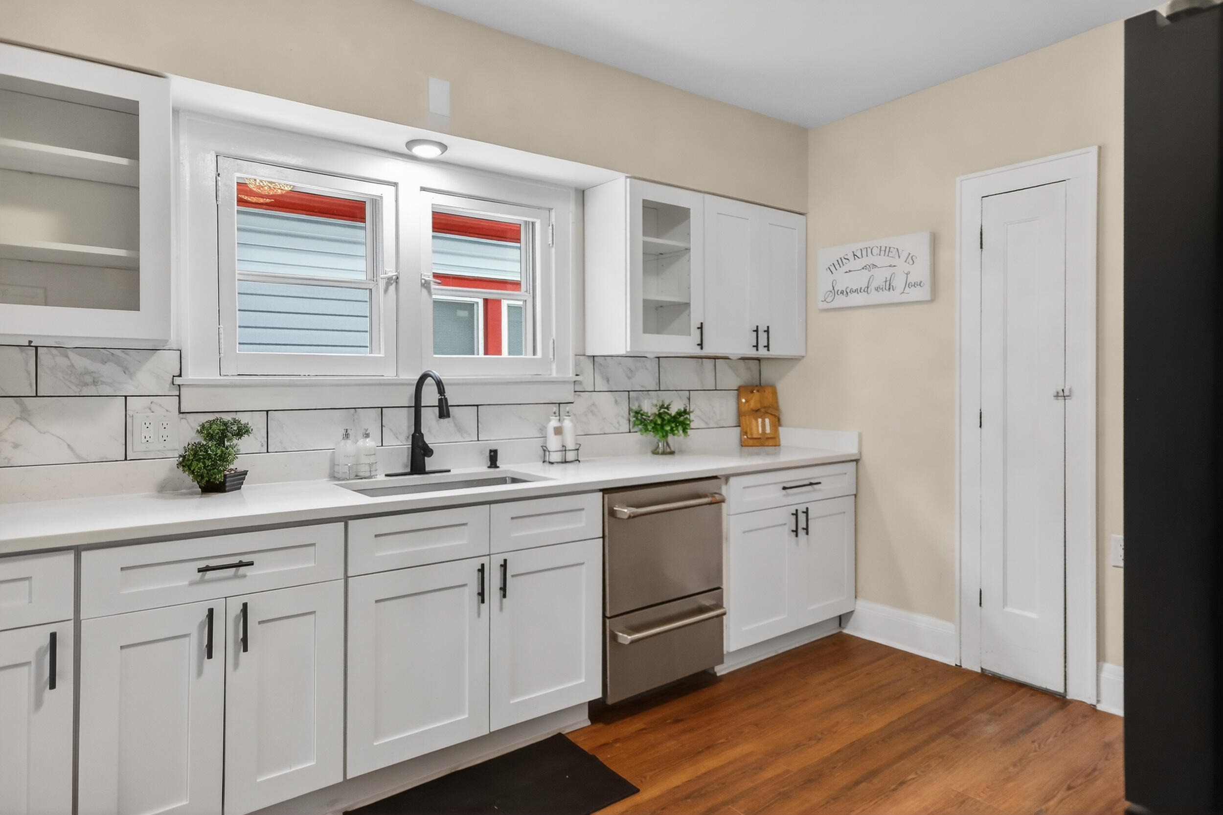 5535 North 40th Street Milwaukee, WI 53209 - Photo 11 of 42 KITCHEN