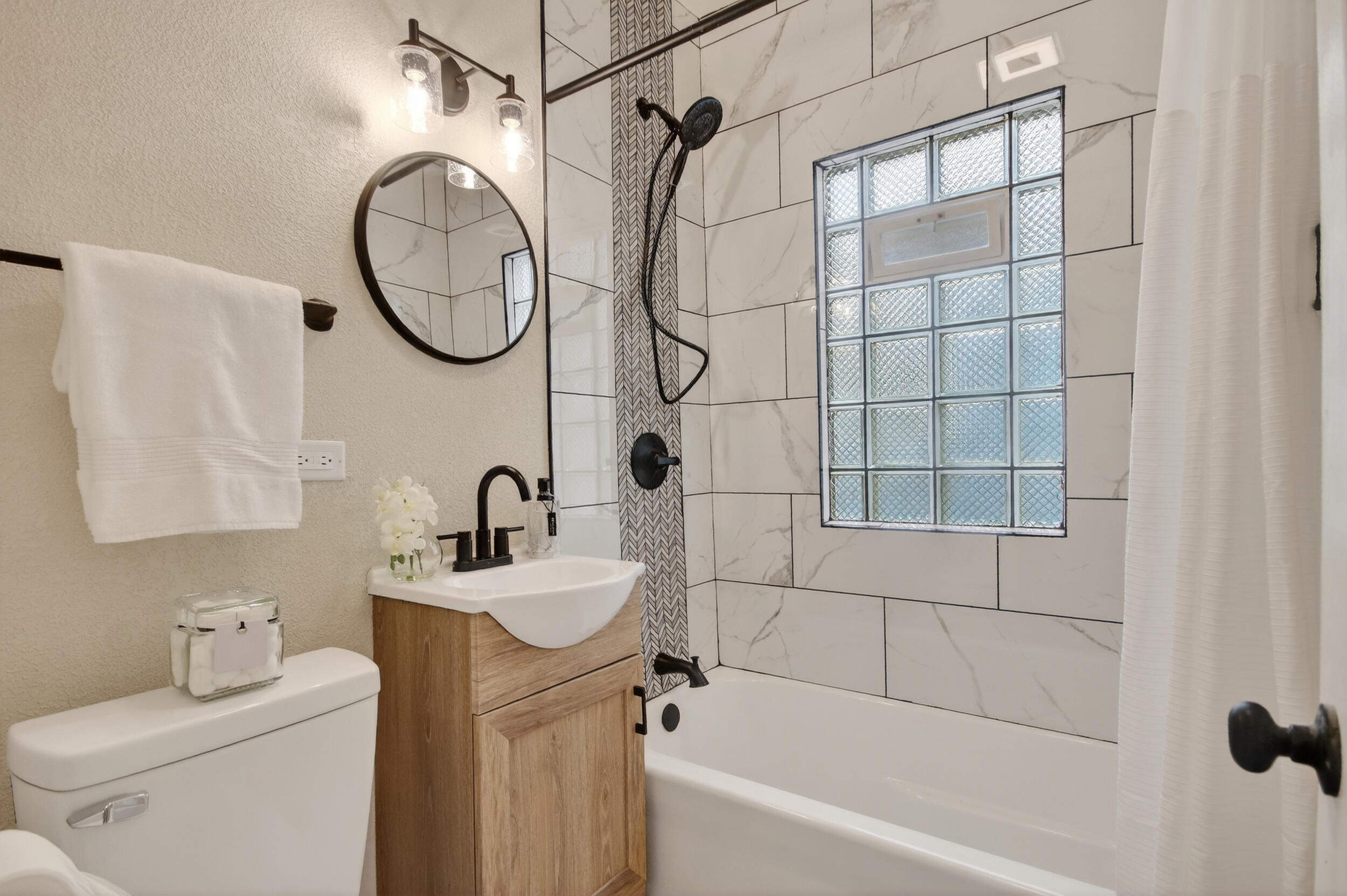 5535 North 40th Street Milwaukee, WI 53209 - Photo 16 of 42 MAIN FLOOR BATH