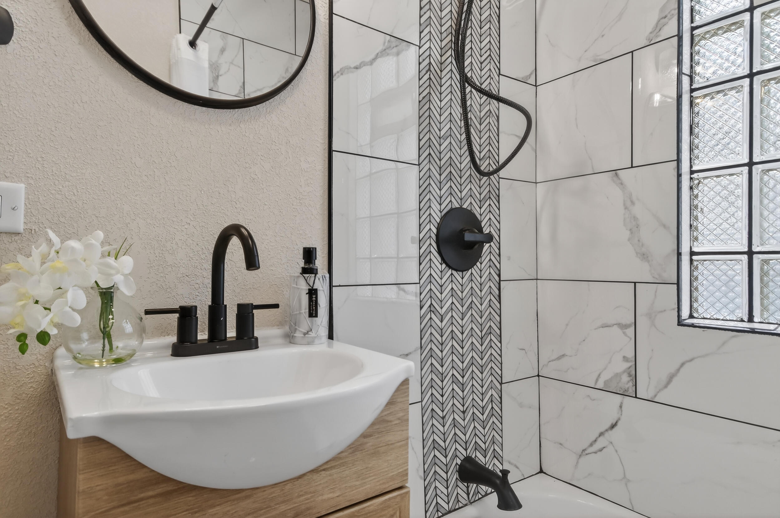 5535 North 40th Street Milwaukee, WI 53209 - Photo 17 of 42 MAIN FLOOR BATH