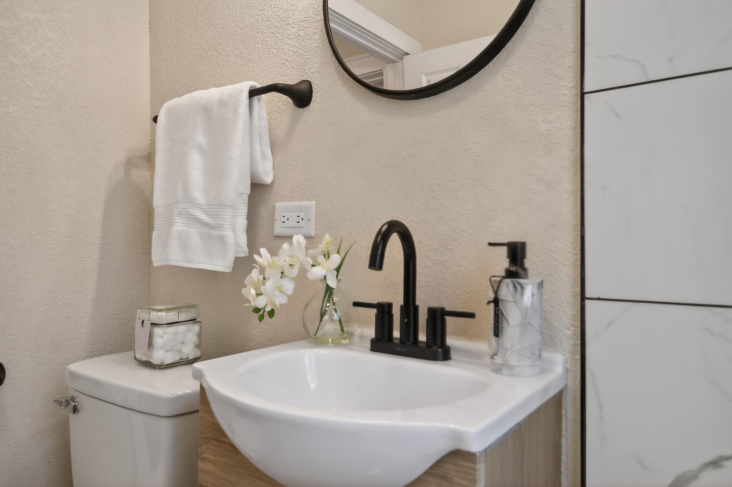 5535 North 40th Street Milwaukee, WI 53209 - Photo 18 of 42 MAIN FLOOR BATH