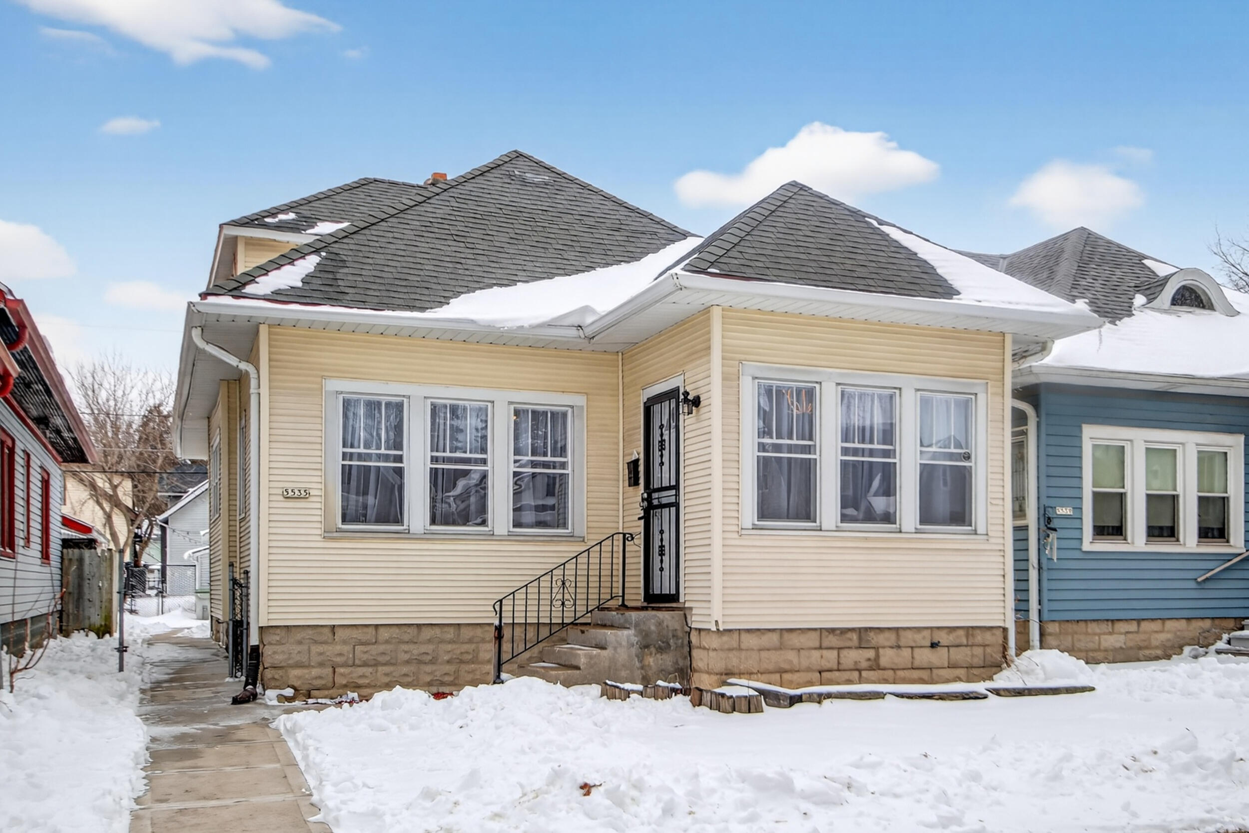 5535 North 40th Street Milwaukee, WI 53209 - Photo 36 of 42 FRONT VIEW