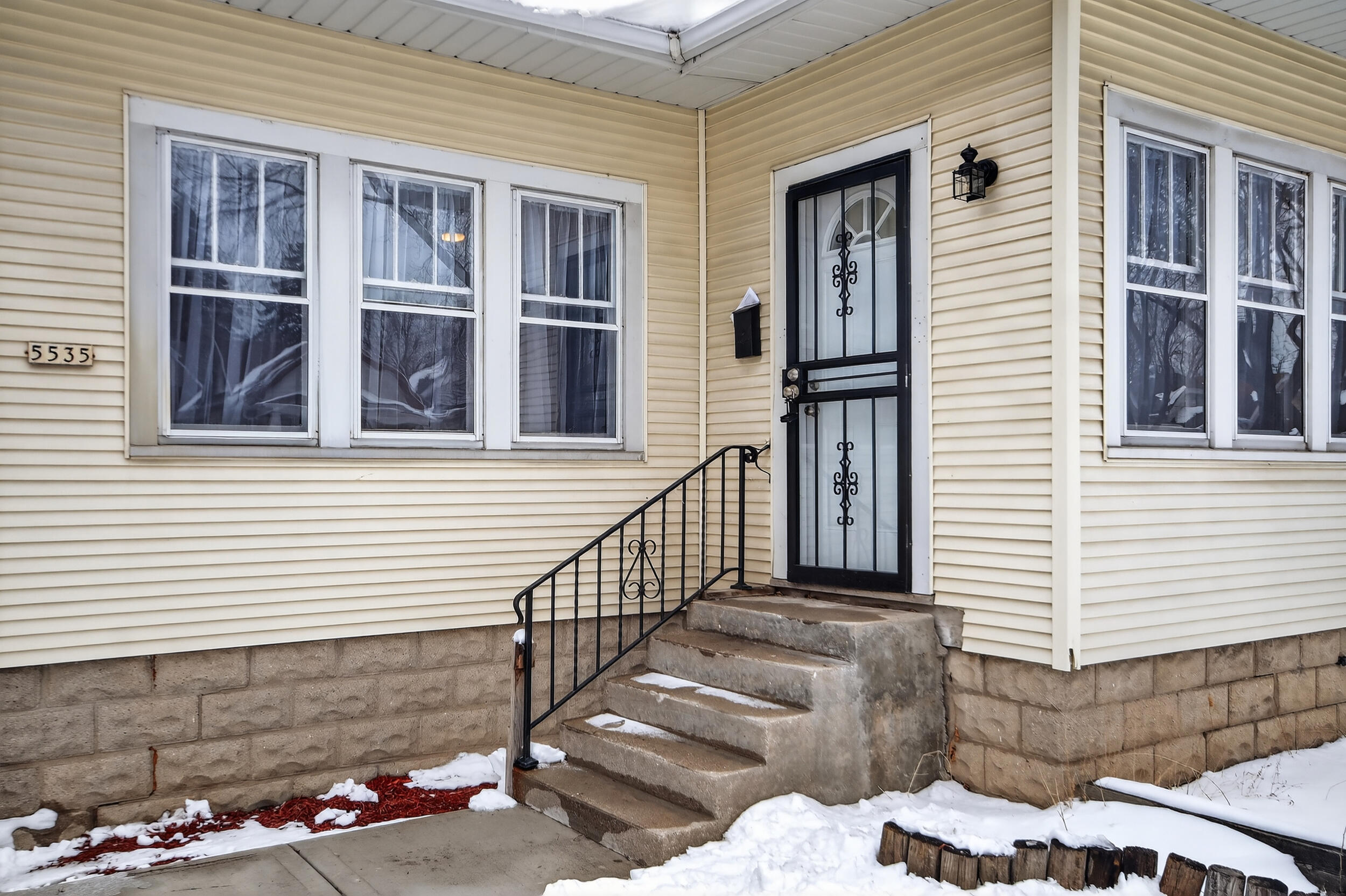 5535 North 40th Street Milwaukee, WI 53209 - Photo 38 of 42 FRONT VIEW