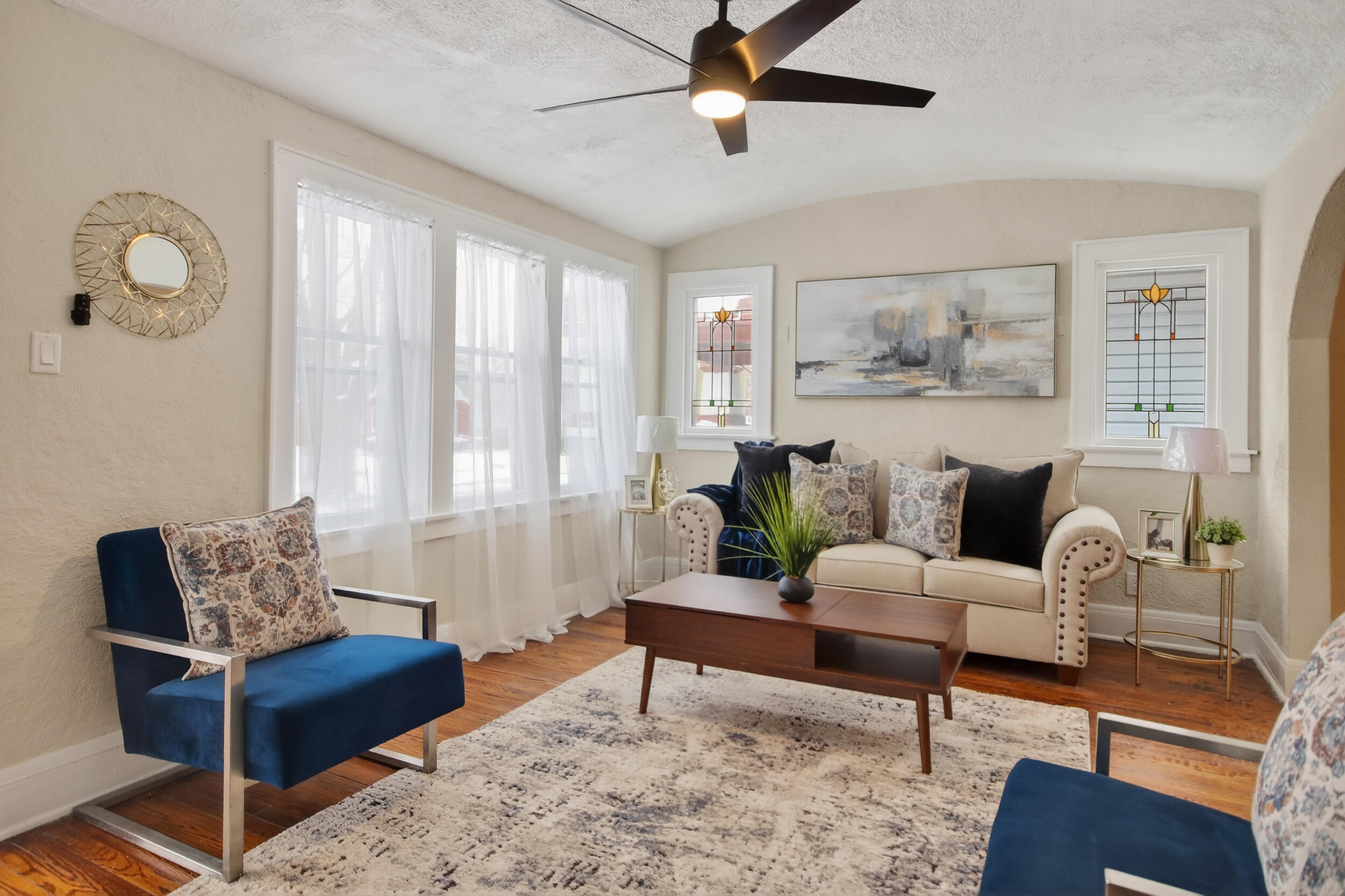 5535 North 40th Street Milwaukee, WI 53209 - Photo 4 of 42 LIVING ROOM