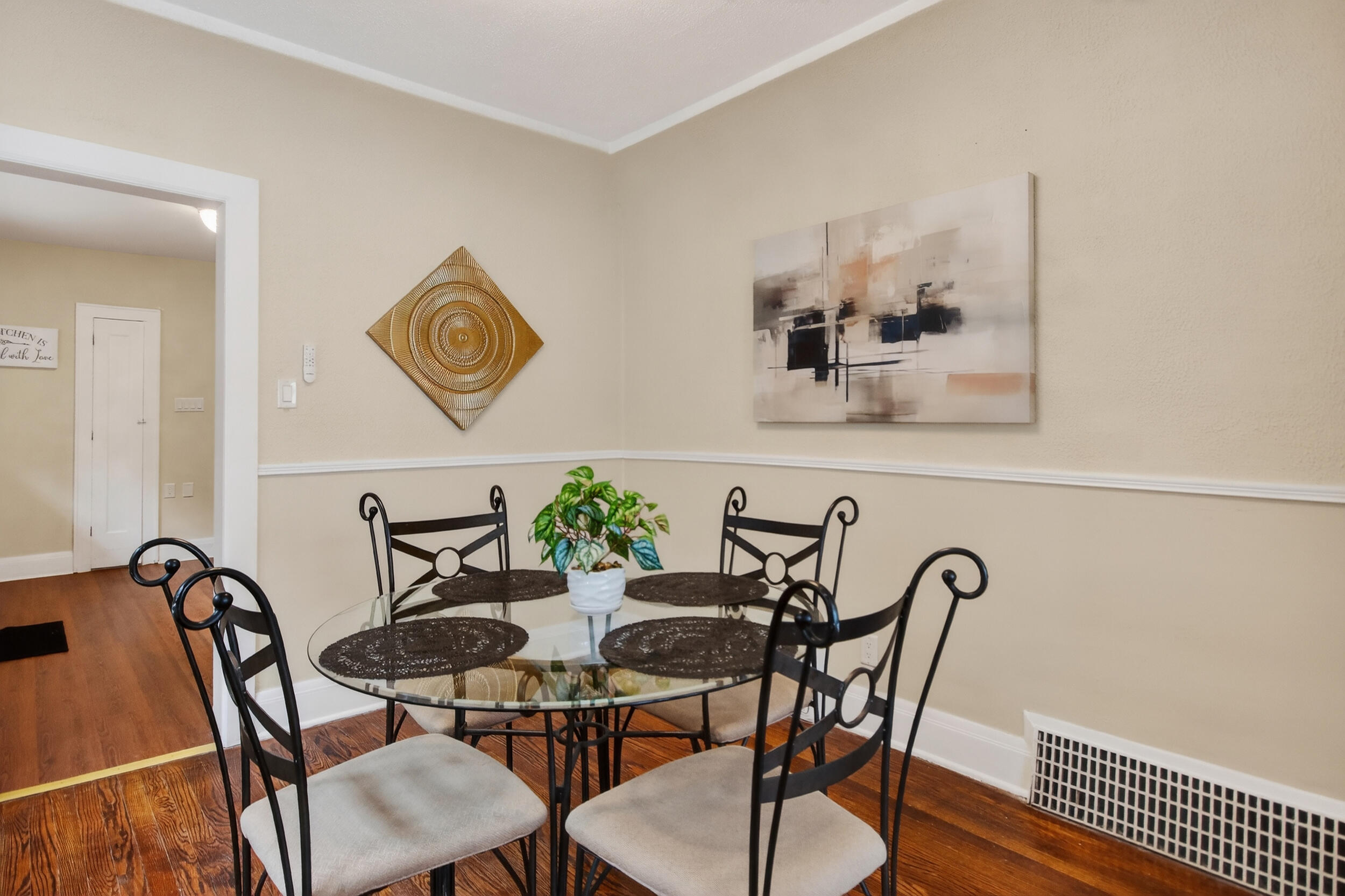 5535 North 40th Street Milwaukee, WI 53209 - Photo 6 of 42 DINING ROOM