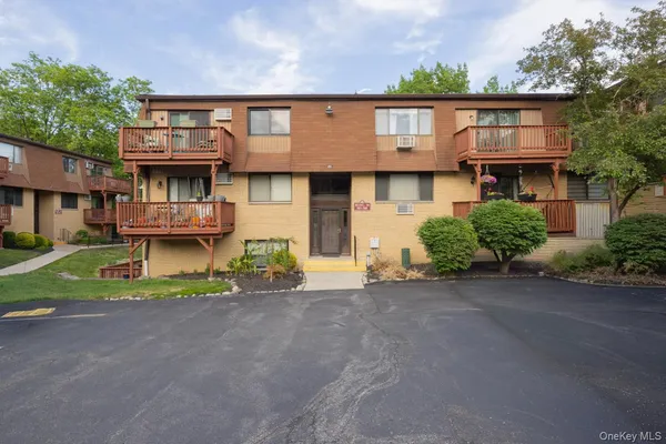$297,500 | 386 Richard Court, Pomona, NY 10970